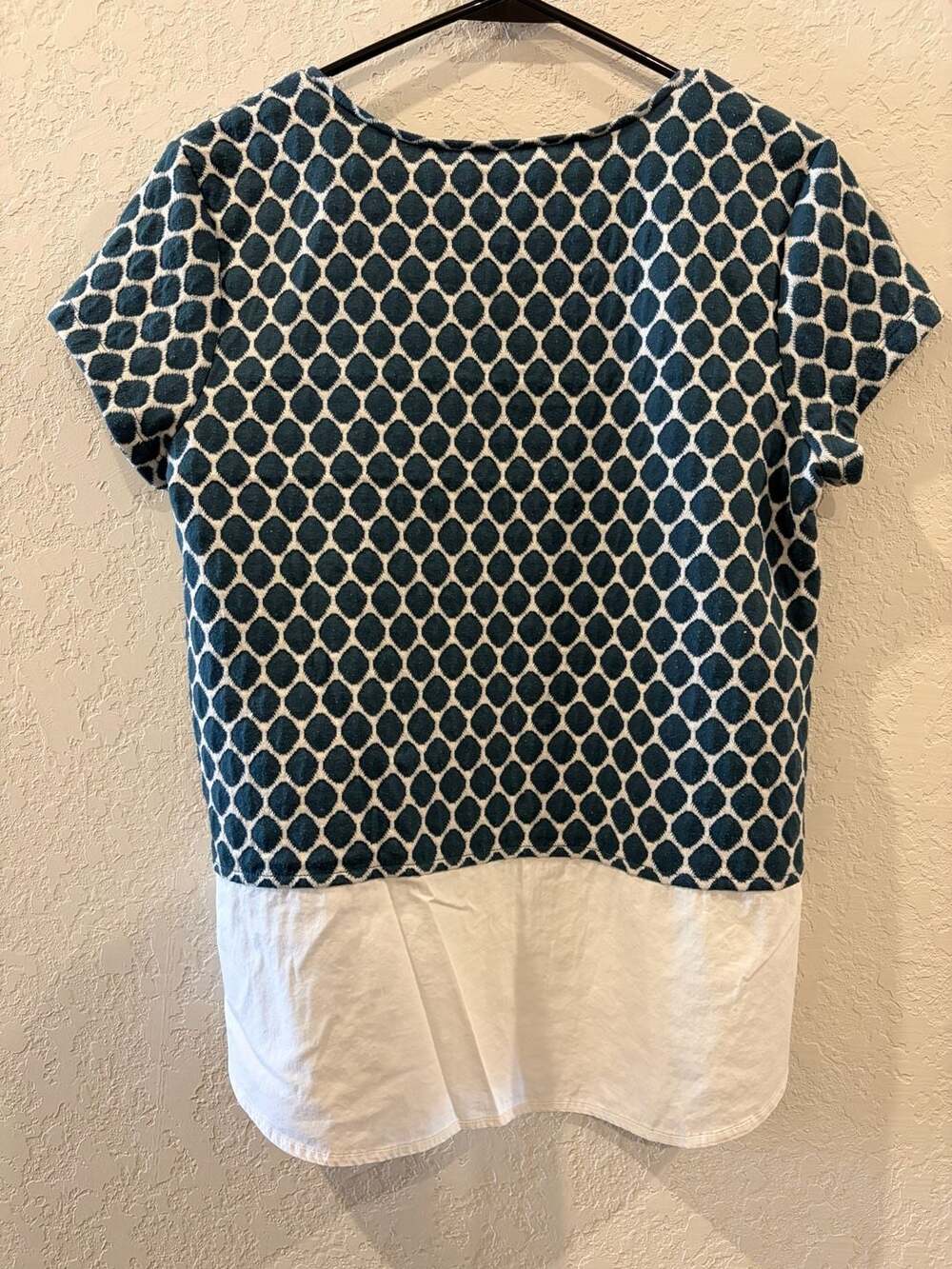 Ann Taylor Short Sleeve Layered Top with Geometric Pattern and Shirttail Hem - Picture 5 of 7